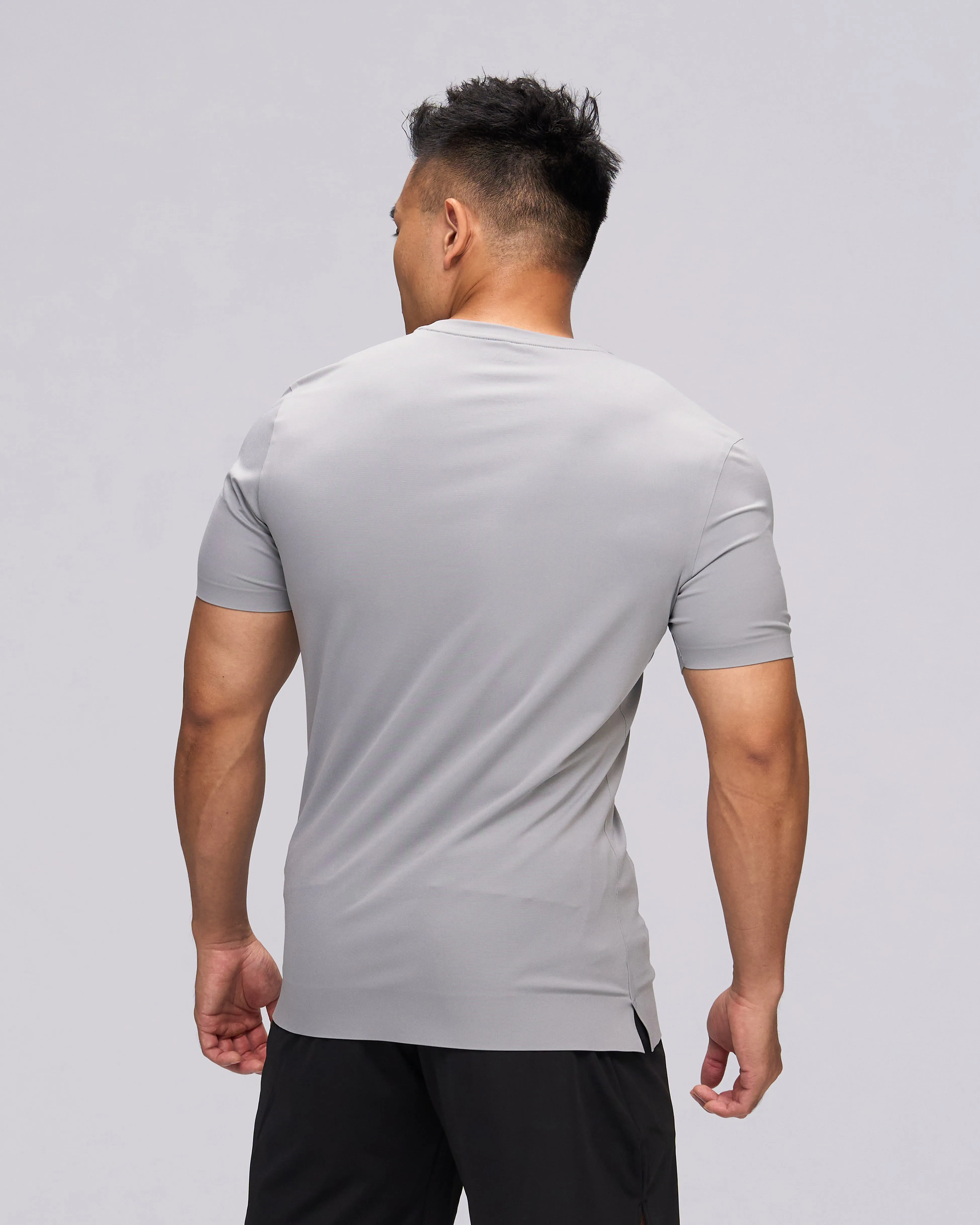 LIMITLESS Performance Tee